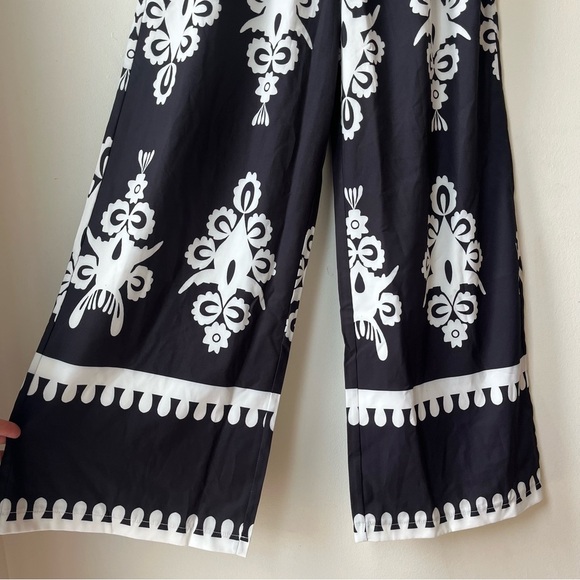 Black White Strapless Jumpsuit Women’s L Smocked Bodice Wide Leg Boho Resort - Picture 2 of 11